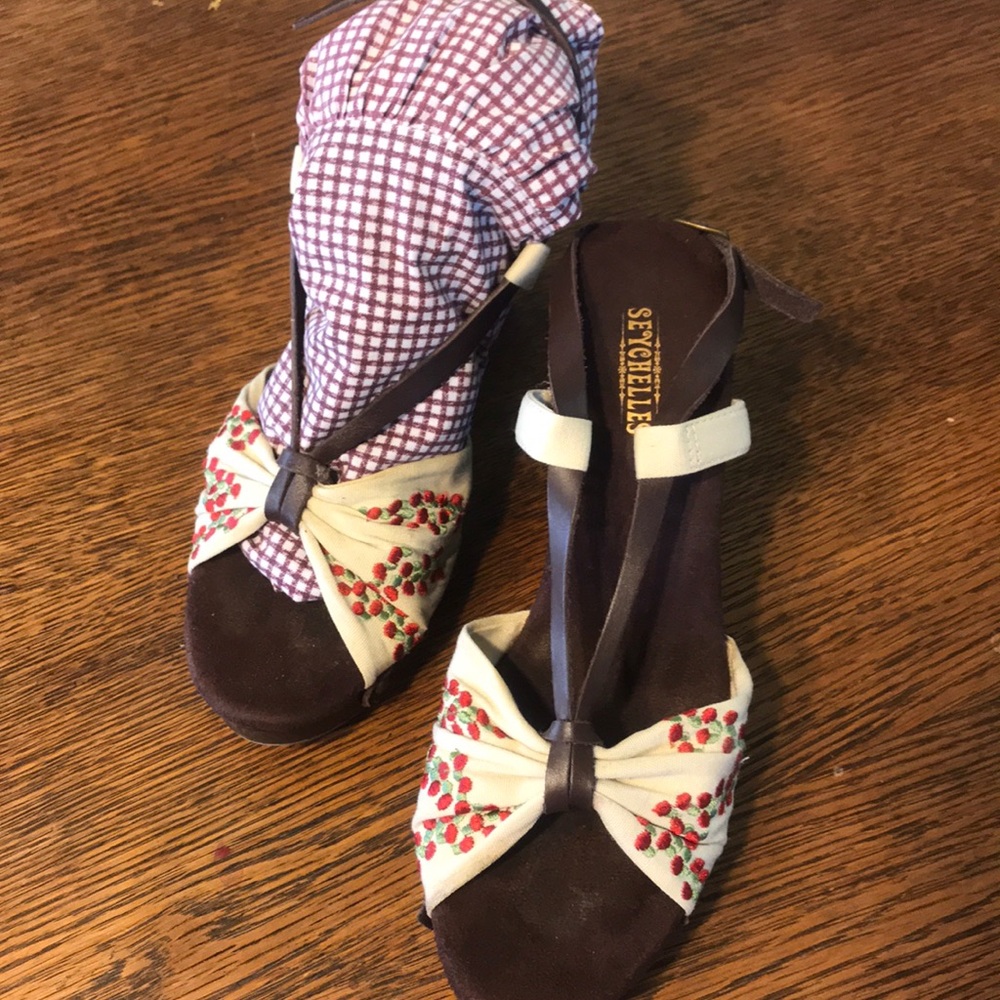 Seychelles wood and floral sandal wedges 8.5